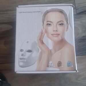 Light therapy mask